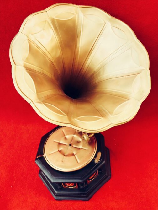 2.ANTIQUE VINTAGE GRAMOPHONE - Image 2