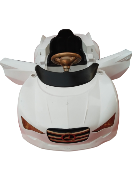 WHITE SPORTS CAR - Image 4