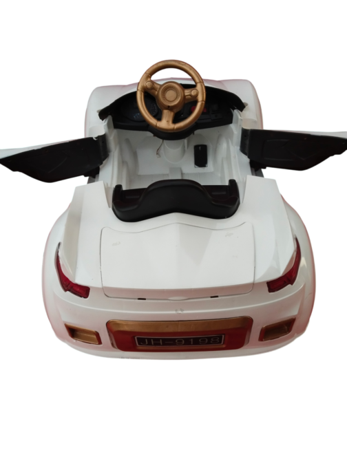 WHITE SPORTS CAR - Image 3
