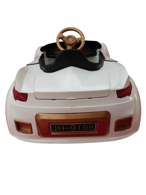 WHITE SPORTS CAR - Image 5